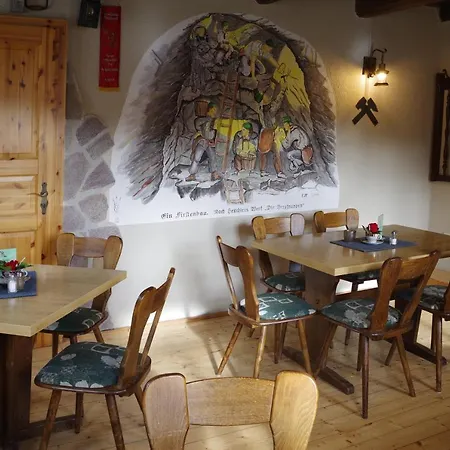 Wirtschaft & Zum Huthaus Pensjonat Schneeberg (Saxony)