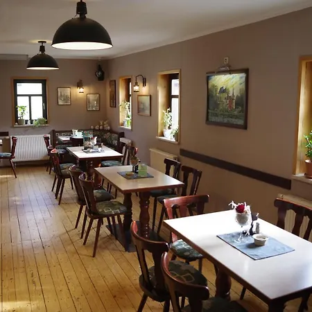 Wirtschaft & Zum Huthaus Pensjonat 3*